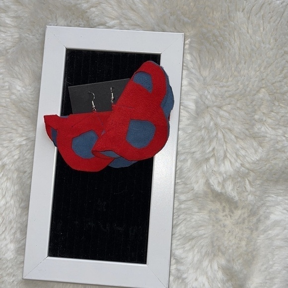 39. Handmade leather earrings inspire by Frieda Kahlo by me floral cutouts - Picture 4 of 7